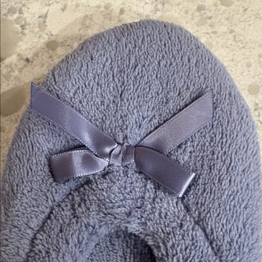 NWT Goldtoe women’s blue grip bottom slippers, size large(9) - Picture 4 of 5